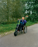 840060 Afbeelding van een gehandicapte 'handbiker', op de Weg naar Rhijnauwen te Utrecht.